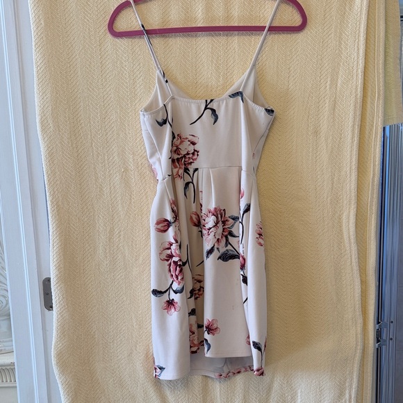 Floral V-Neck Mini Dress - Picture 6 of 7